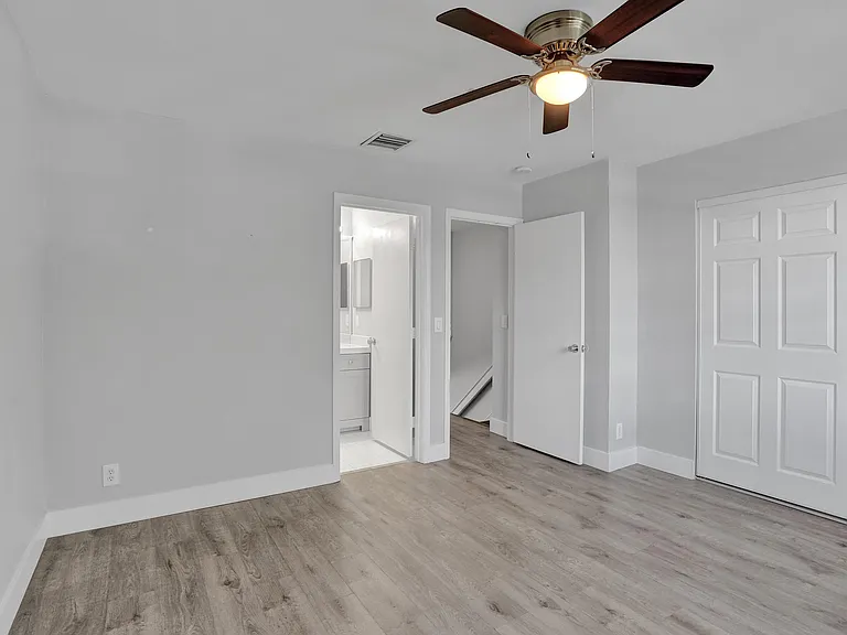 9913 NW 57th Mnr — Photo 32