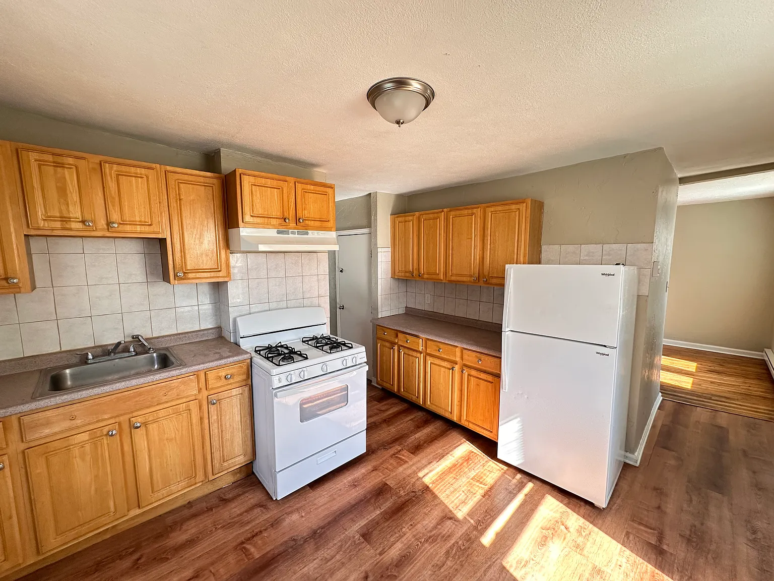 3 bed, $2,800 — Photo 2