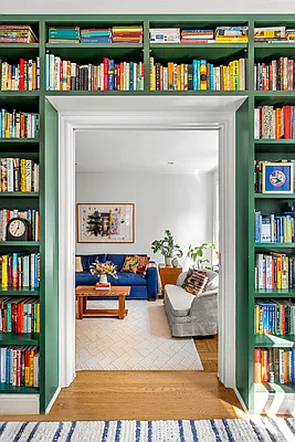 Living room, photo 2