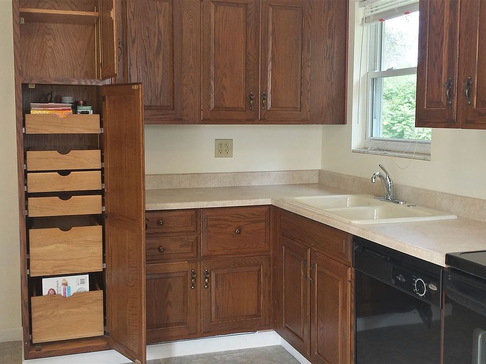 Newly Remodeled Kitchen with New Cabinets!