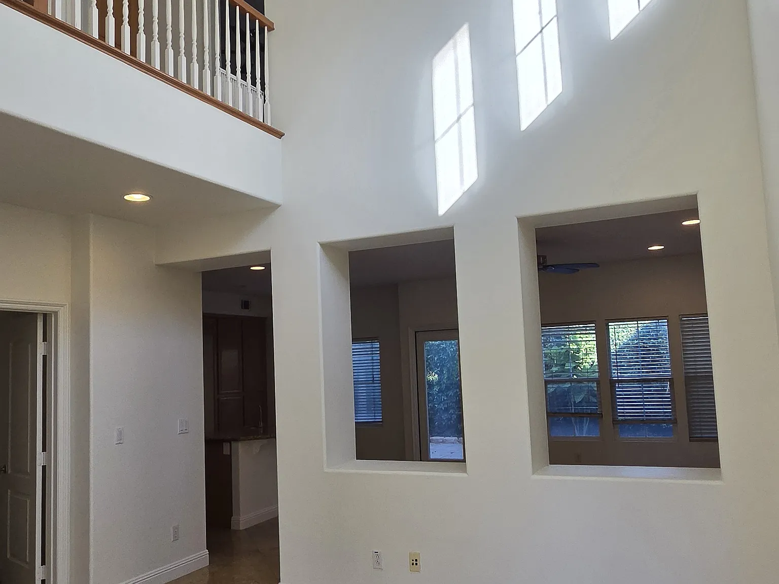 3 bed, 2.5 bath, 2000 sqft, $6,000 — Photo 2