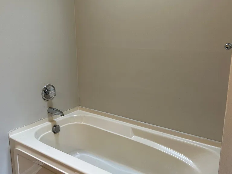 205 Stratford Rd — Photo 16