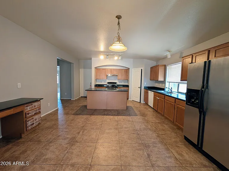 738 E Saddle Way — Photo 6