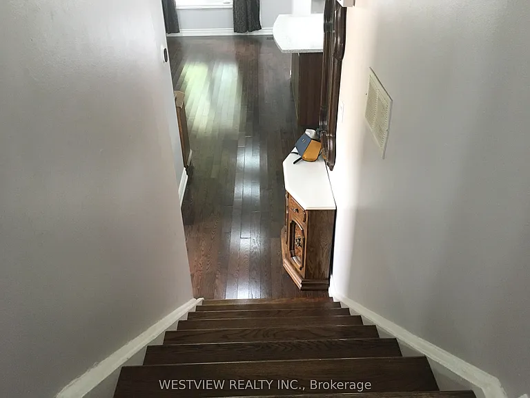 19 Coxworth Cres — Photo 16