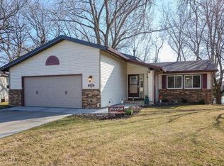 12565 Crowfoot Ct, Eden Prairie, MN 55344
