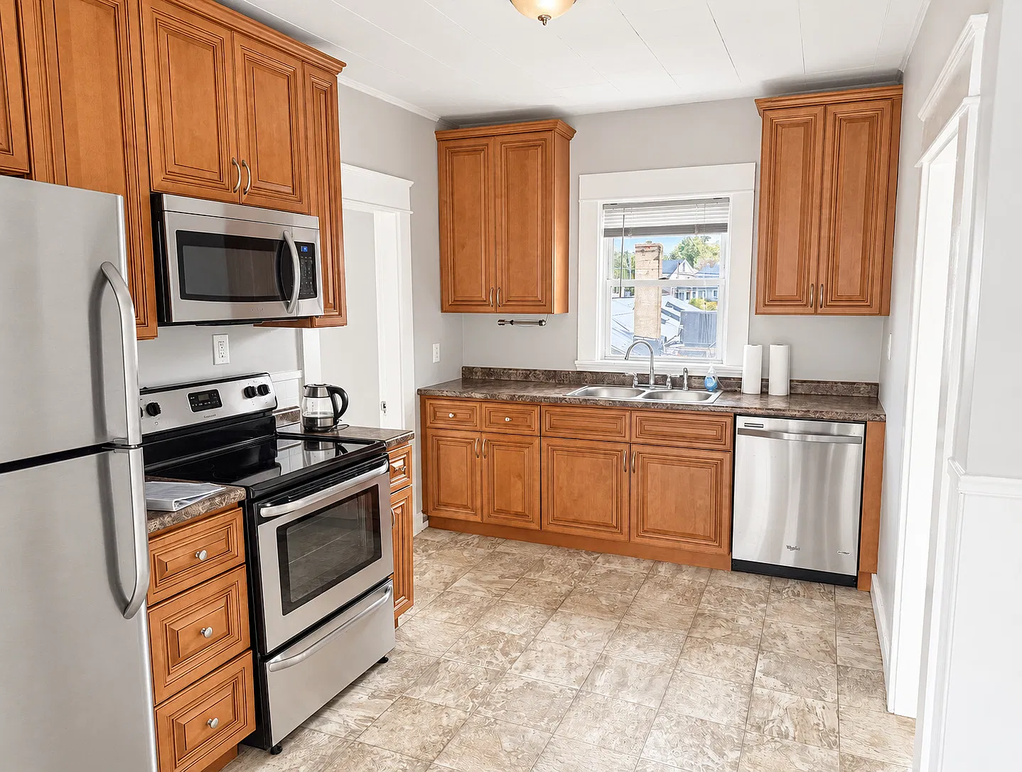 2 bed, 1100 sqft, $2,100 — Photo 3