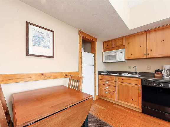 3rd image of 24 Stony Brook Ldg