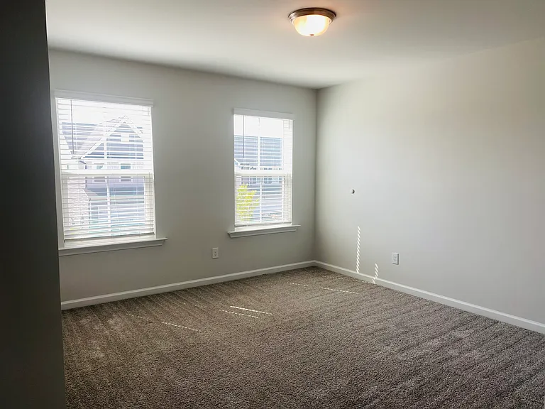 1312 Hollyview Ave — Photo 19