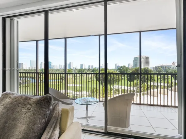 20379 W Country Club Dr APT 536, Aventura, FL 33180