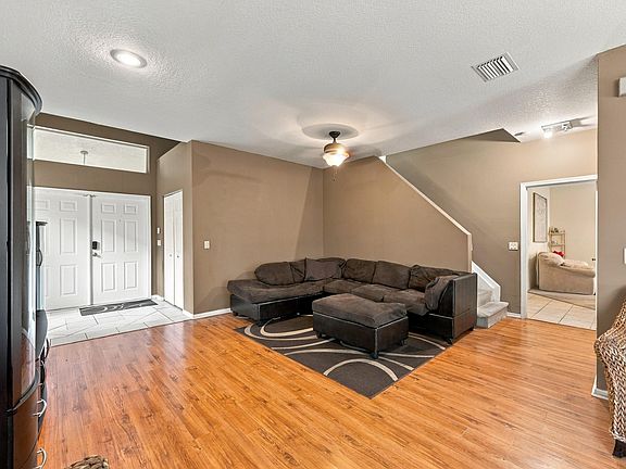 5th image of 10230 Brookville Lane