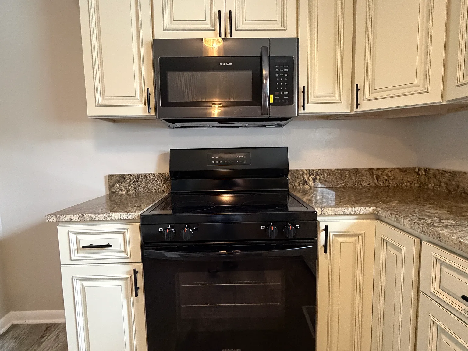 4 bed, 2020 sqft, $1,800 — Photo 4