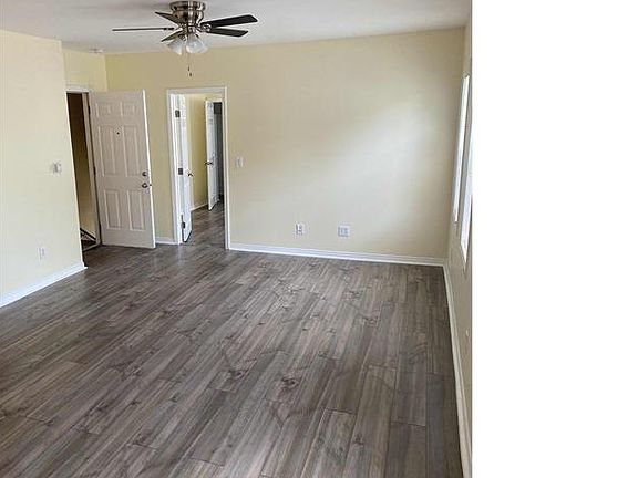 4th image of 11837 Berendo Ave