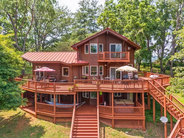 121 Penny Ln, Greenville, VA 24440