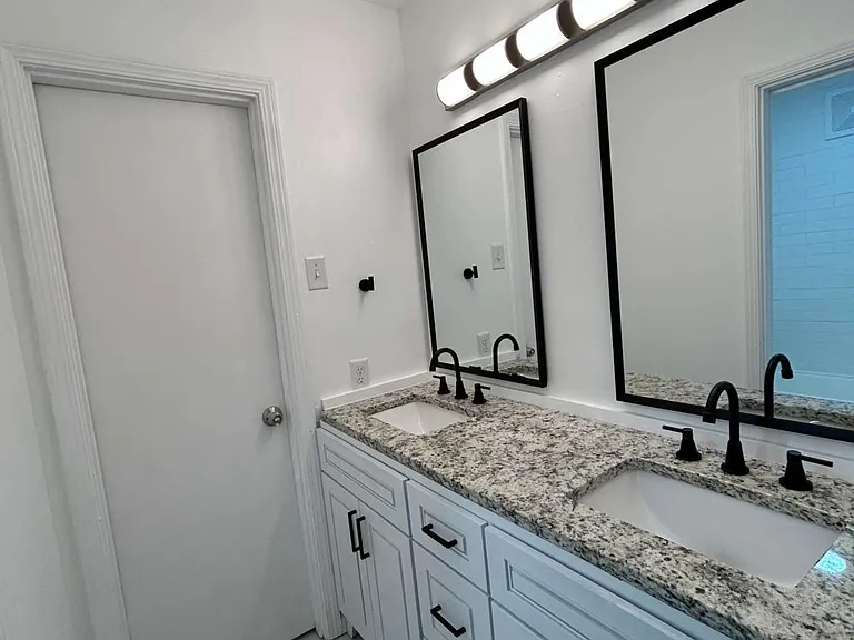 1822 N Rock Spgs NE #7 — Photo 10