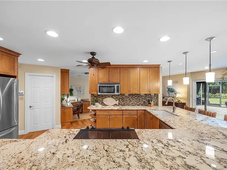 675 Harbour Dr — Photo 12
