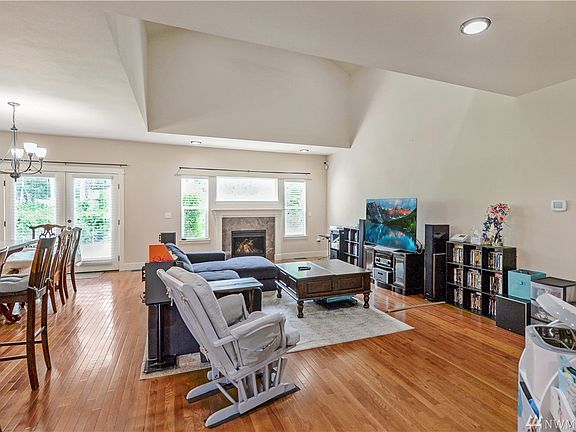 Open living space allows you to entertain within the area. 