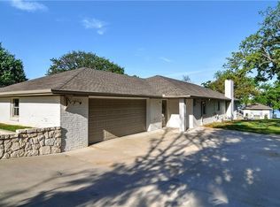 115 Hogan Dr, Lake Kiowa, TX 76240