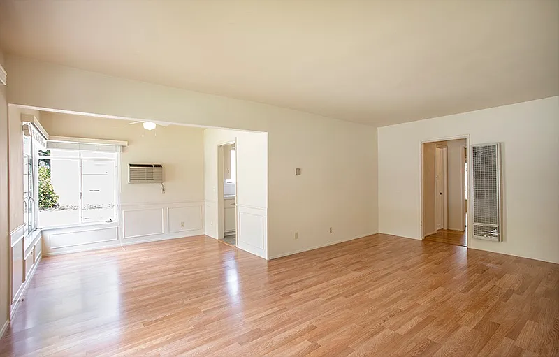 2 bed, 1000 sqft, $2,400 — Photo 2