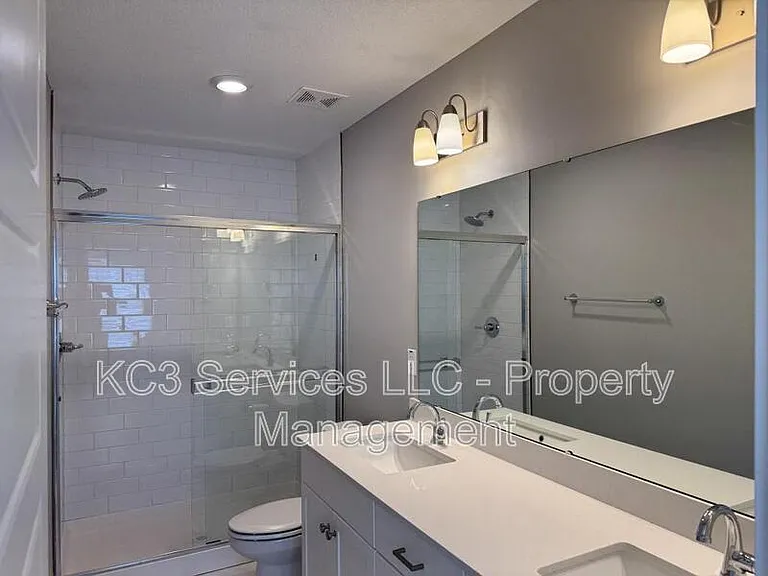 2018 SW Holdbrooks Dr — Photo 8