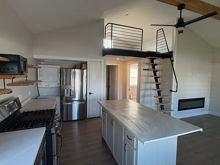 8 E River Rd — Photo 4