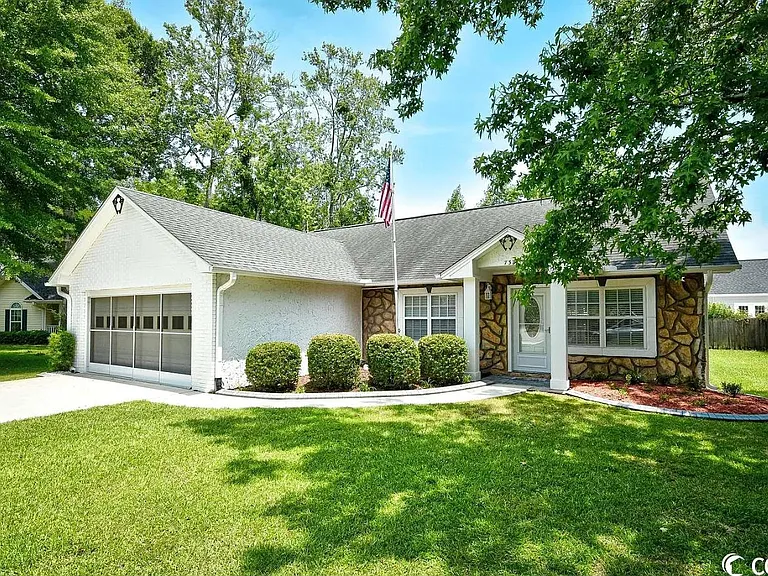 7376 Springside Dr — Photo 2
