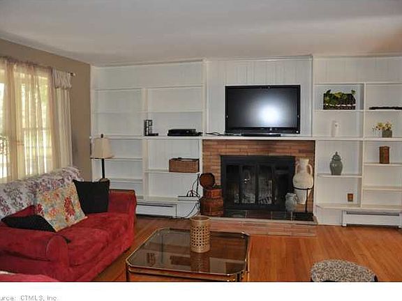 4th image of 57 Schaffer Dr