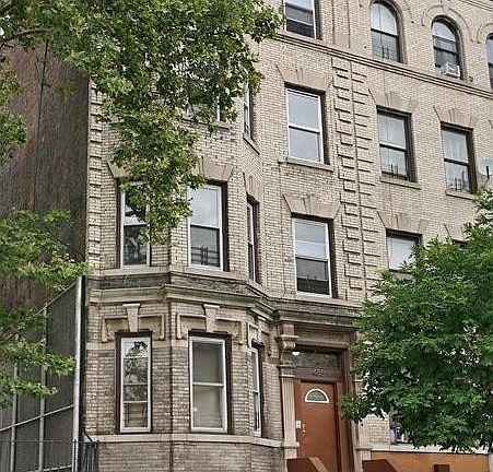5th image of 455 Chauncey St APT 3