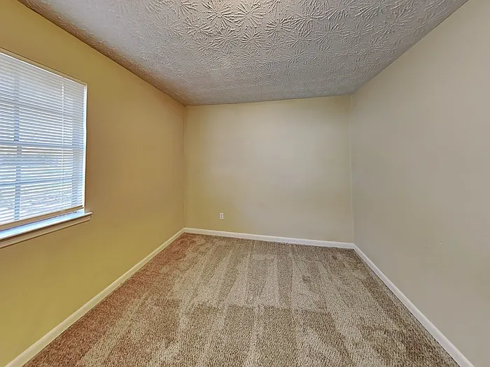 97 Royce Dr — Photo 12