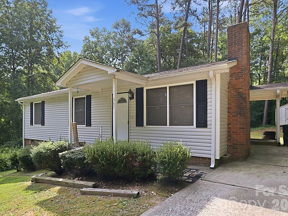 3rd image of 667 Niblick Dr