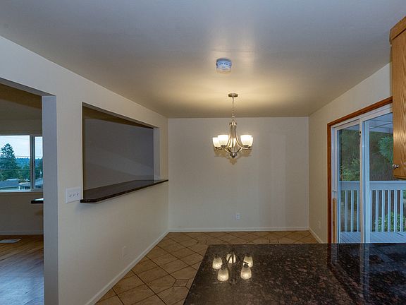 4th image of 1527 Turner Ave