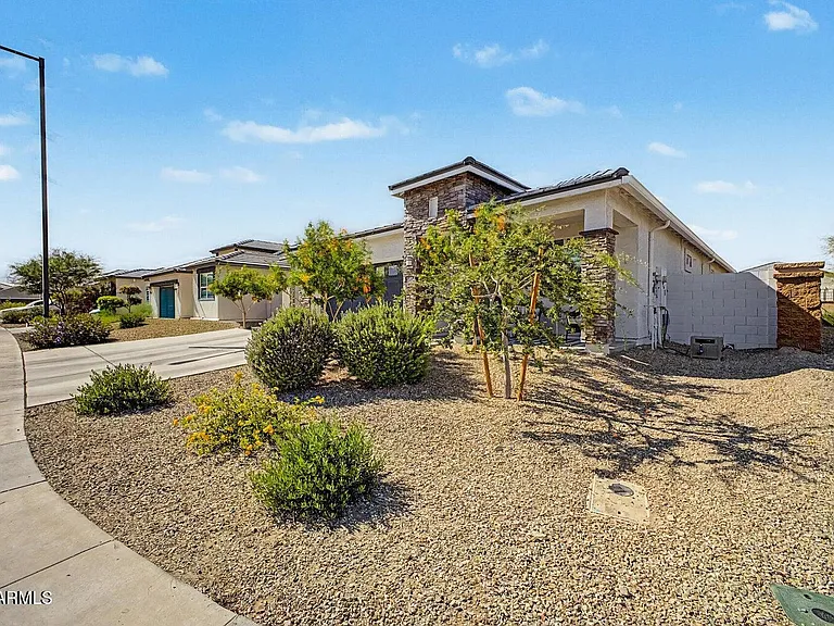 24054 W Verlea Dr — Photo 5