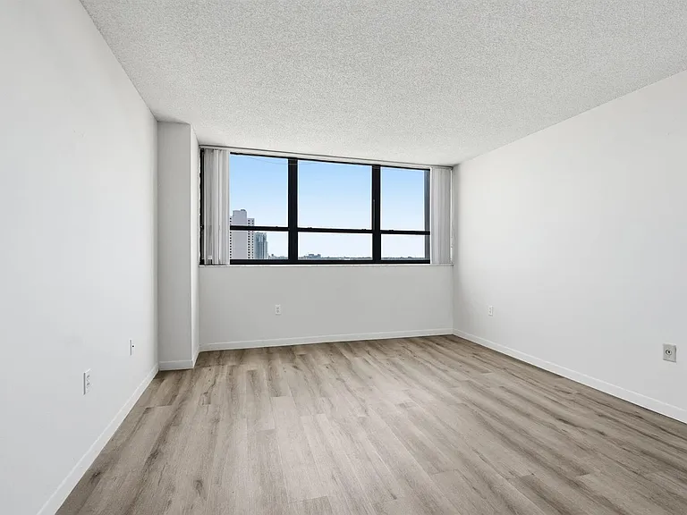 5600 N Flagler Dr #1110 — Photo 17