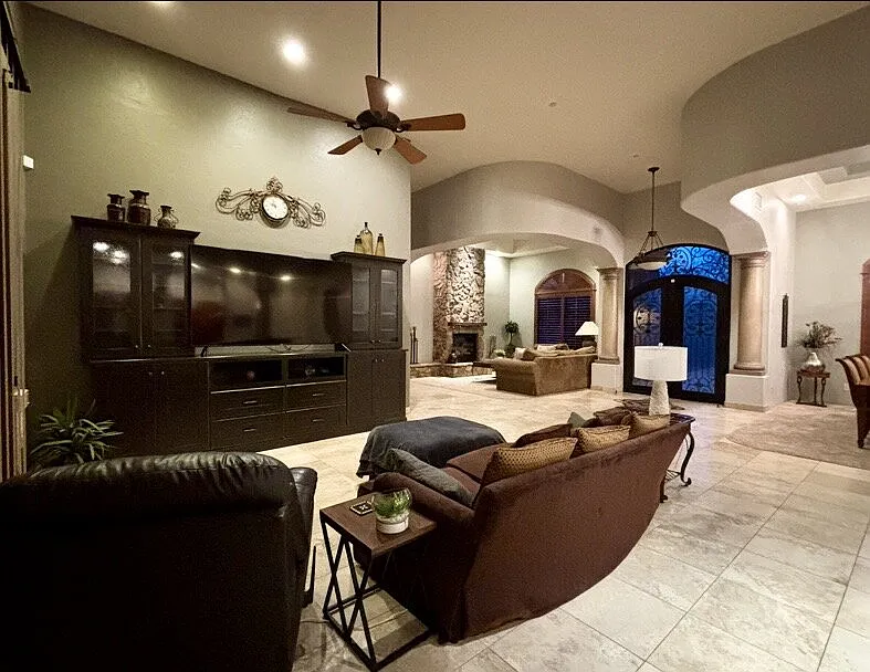 5 bed, 3.5 bath, 3978 sqft, $5,000 — Photo 3