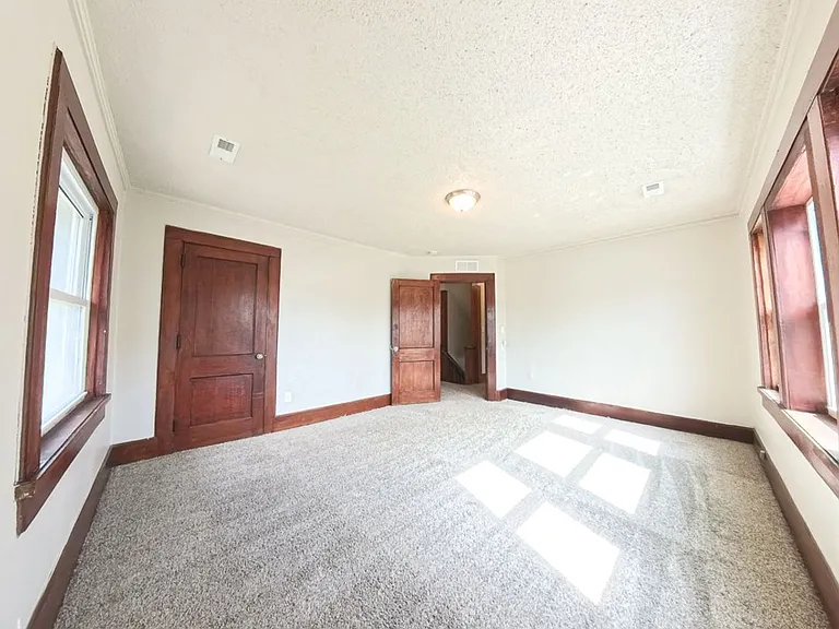 3303 University Ave — Photo 21