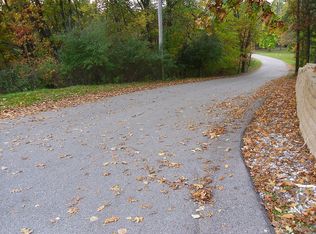 3914 Tree View Dr NE, Grand Rapids, MI 49525