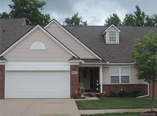 6737 Cortland Ave, Brighton, MI