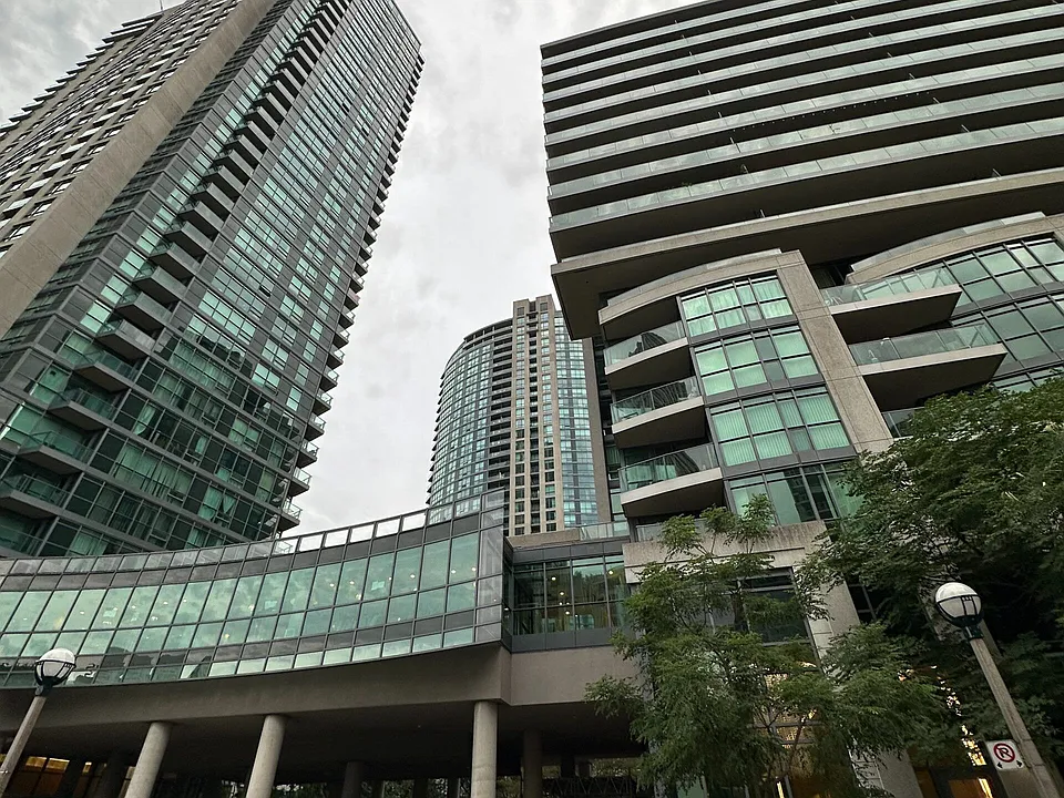 209 Fort York Blvd #457