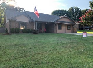 207 Circle Dr, Fort Gibson, OK 74434