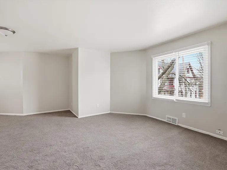 101 W Meinecke Ave #105 — Photo 2