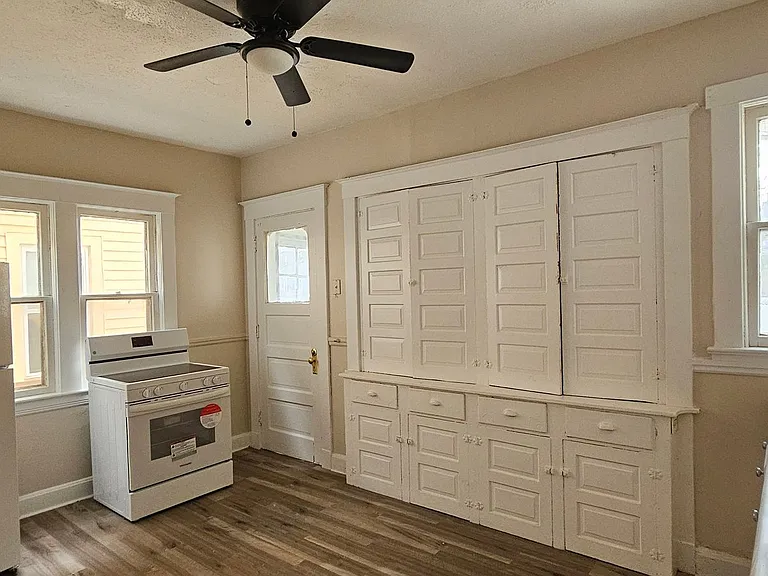 1520-1522 Alameda Ave — Photo 16