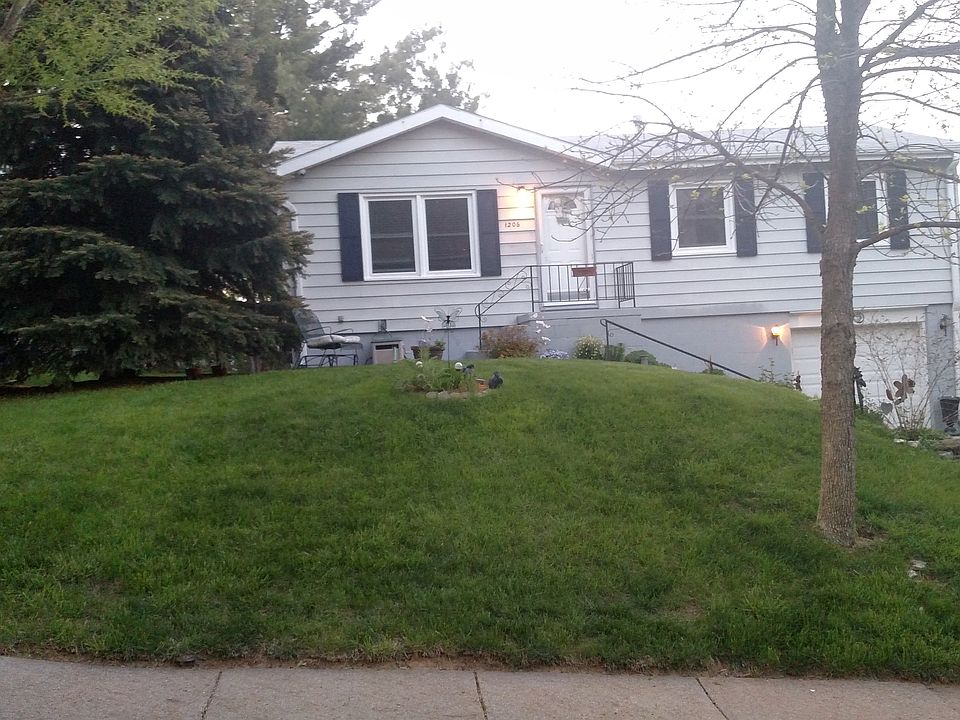 1st image of 1206 W 15th Ave