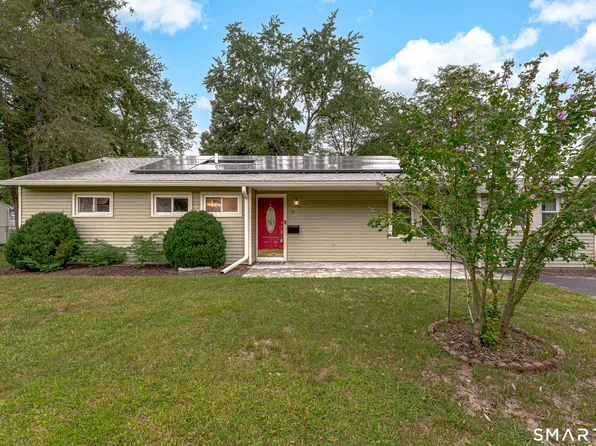 56 Greenfield Dr, Windsor Locks, CT 06096
