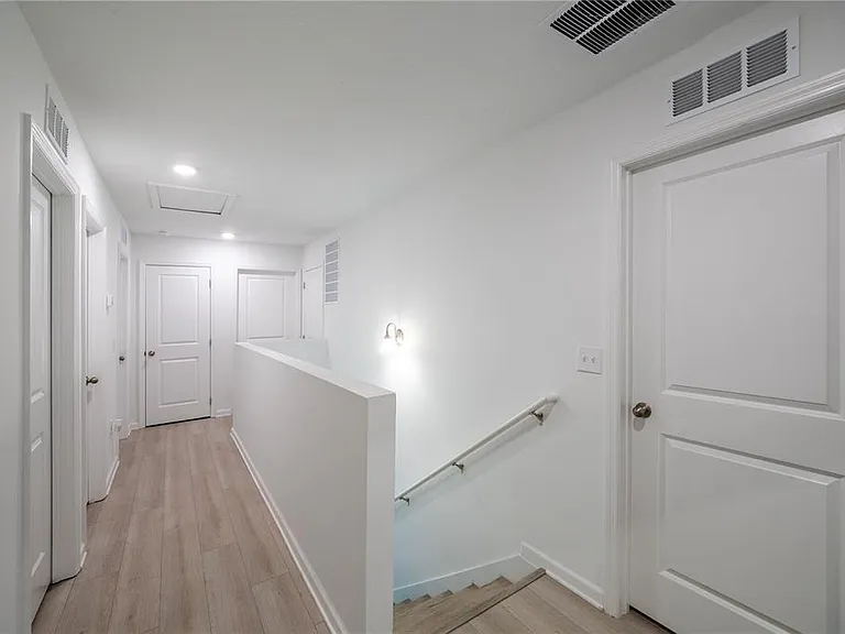 8688 Sportsman Loop — Photo 32