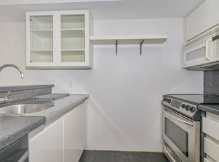 588 Broughton St #1003, Vancouver, BC V6G 3E3