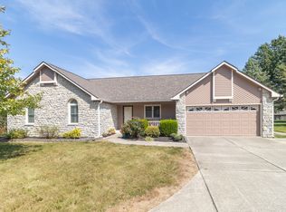 6084 W Deer Run Dr, New Palestine, IN 46163