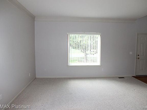 3rd image of 4554 Sunnydale Ave