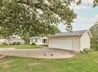 56698 221st St, Glenwood, IA 51534