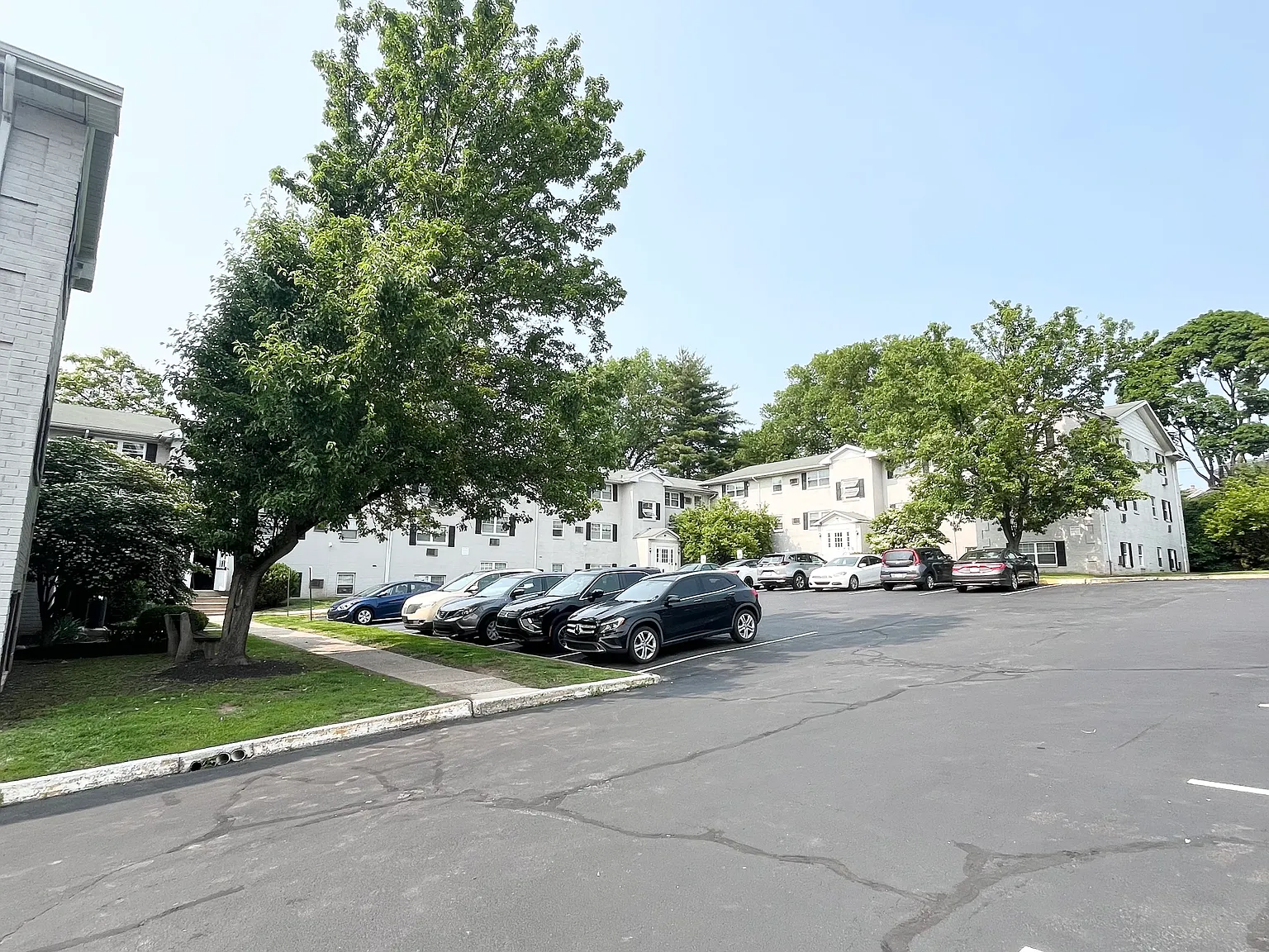 Crescent Hill — Photo 3