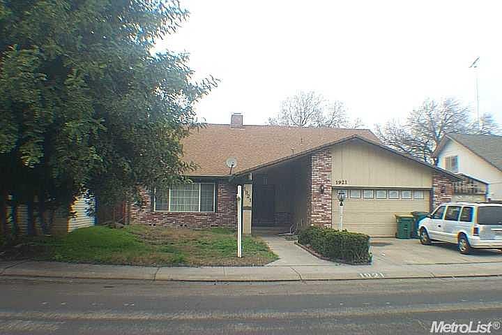 1st image of 1921 Chaparral Way