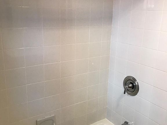 4th image of 136 Roosevelt Blvd Floor 1